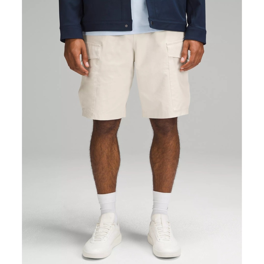 Lululemon Men's Stretch Cotton VersaTwill Cargo Pocket Short Size Medium